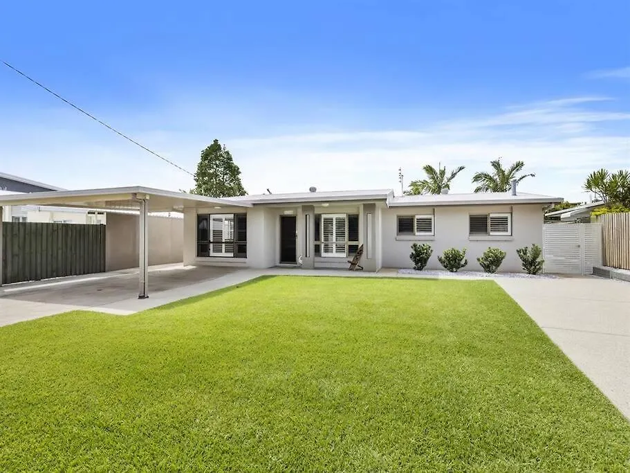 Buddina Deluxe 3 Bedroom Family Getaway House 0*,  Australia
