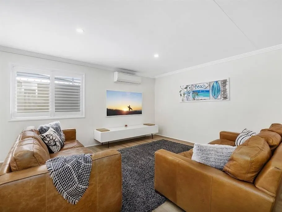 Buddina Deluxe 3 Bedroom Family Getaway House Australia